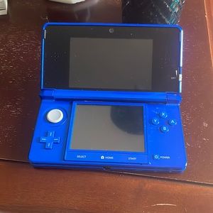 Blue Nintendo 3DS - Includes 4 Games